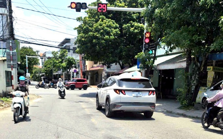 Vạch kẻ đường mờ, đèn tín hiệu hỏng: Có được miễn xử phạt vi phạm luật giao thông? - Ảnh 3.