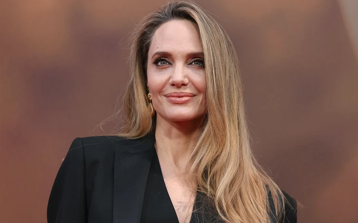 Đang yên đang lành, con trai gốc Việt của Angelina Jolie bị đồn qua đời - Ảnh 6.
