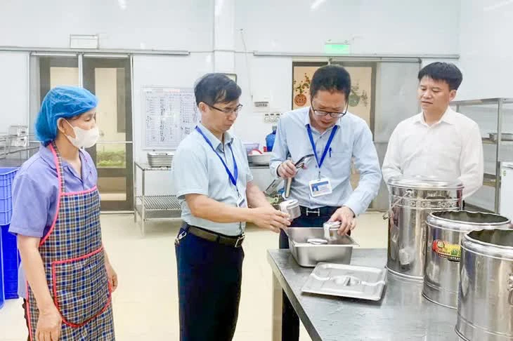Phạt đến 2 tỉ đồng vi phạm an toàn thực phẩm: Có đủ sức răn đe? - Ảnh 1.