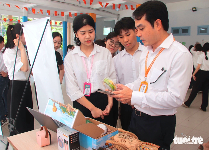 Sinh viên Đà Nẵng tập khởi nghiệp với sản phẩm made in Vietnam - Ảnh 4.