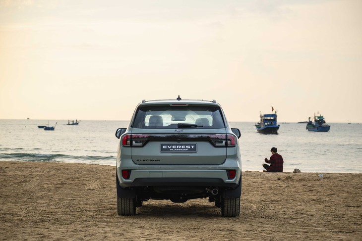 Ford Everest - Ảnh 8.