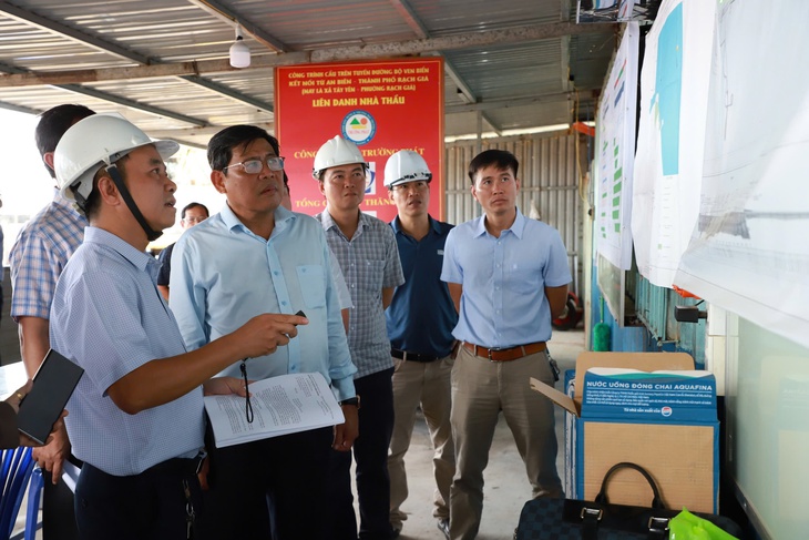 Phê bình nhà thầu thi công cầu vượt biển 3.900 tỉ đồng chậm tiến độ - Ảnh 3.