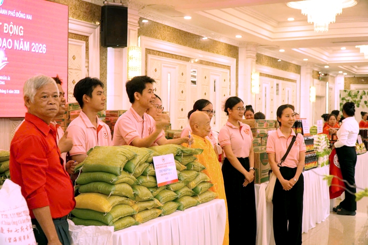 Ngân hàng thực phẩm kết nối doanh nghiệp, trao tặng đúng người yếu thế - Ảnh 2.