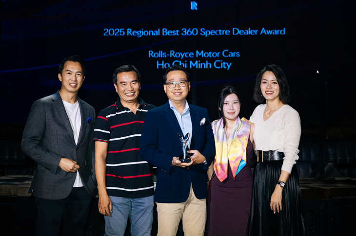 Người Việt ngày càng thích xe điện, chơi xe siêu sang cũng là Rolls-Royce Spectre - Ảnh 1.