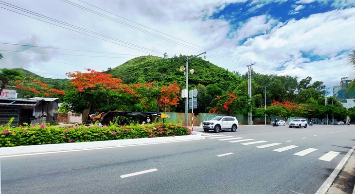 Đối thoại với dân mua đất 30 năm ở Ba Làng Nha Trang, chấp nhận kiến nghị cấp giấy tờ - Ảnh 1.