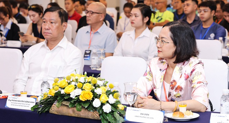 Giải chạy đêm - Ảnh 1.