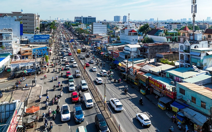 Phó chủ tịch TP.HCM Hoàng Nguyên Dinh: Sở ngành làm việc 'với tốc độ tên lửa' để thúc tăng trưởng - Ảnh 6.