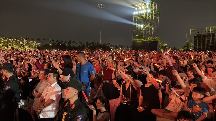 Lễ hội Hoa phượng đỏ - Ảnh 6.