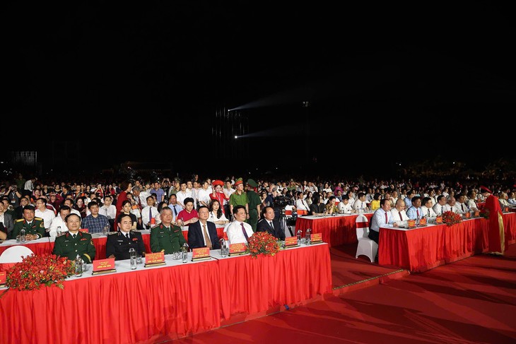 Lễ hội Hoa phượng đỏ - Ảnh 2.