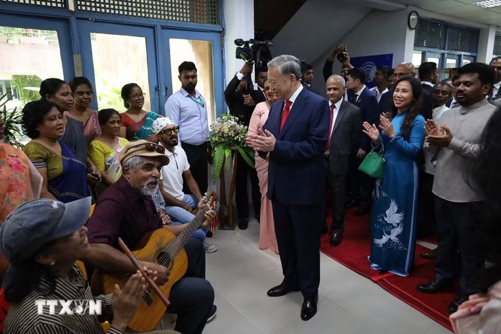 Tổng Bí thư, Chủ tịch nước Tô Lâm cùng Tổng thống Sri Lanka dâng hoa tại tượng Chủ tịch Hồ Chí Minh - Ảnh 3.