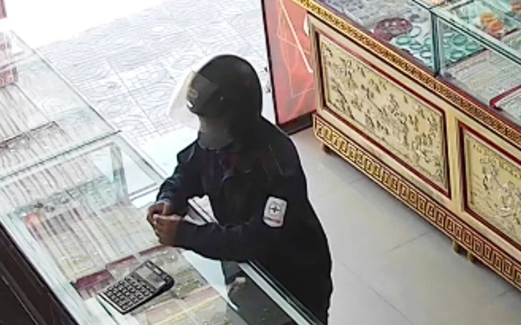 'Hẹn hò' nhầm kẻ cướp, cô gái trẻ bị đánh đập, cướp điện thoại - Ảnh 2.