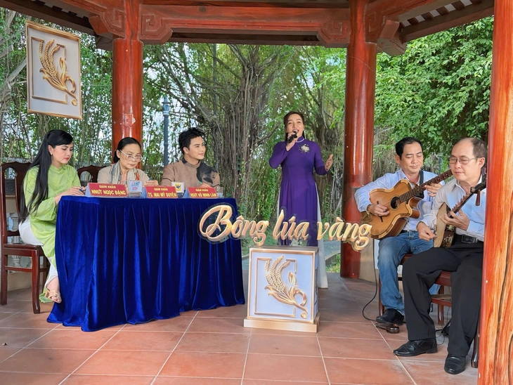 Võ Minh Lâm làm giám khảo Bông lúa vàng, nhớ vai diễn ông Cao Văn Lầu - Ảnh 3.
