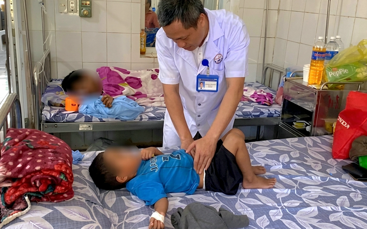 Vụ 82 người ngộ độc bánh mì: Cơ sở bị phạt, chuyển hồ sơ lên tỉnh xử lý thêm - Ảnh 2.