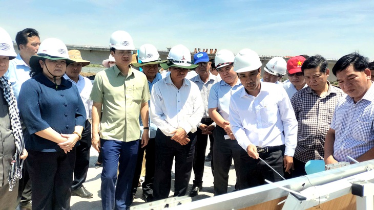 Lãnh đạo Vĩnh Long đi cơ sở kiểm tra, kịp thời tháo gỡ khó khăn cho hàng hoạt dự án dân sinh - Ảnh 1.