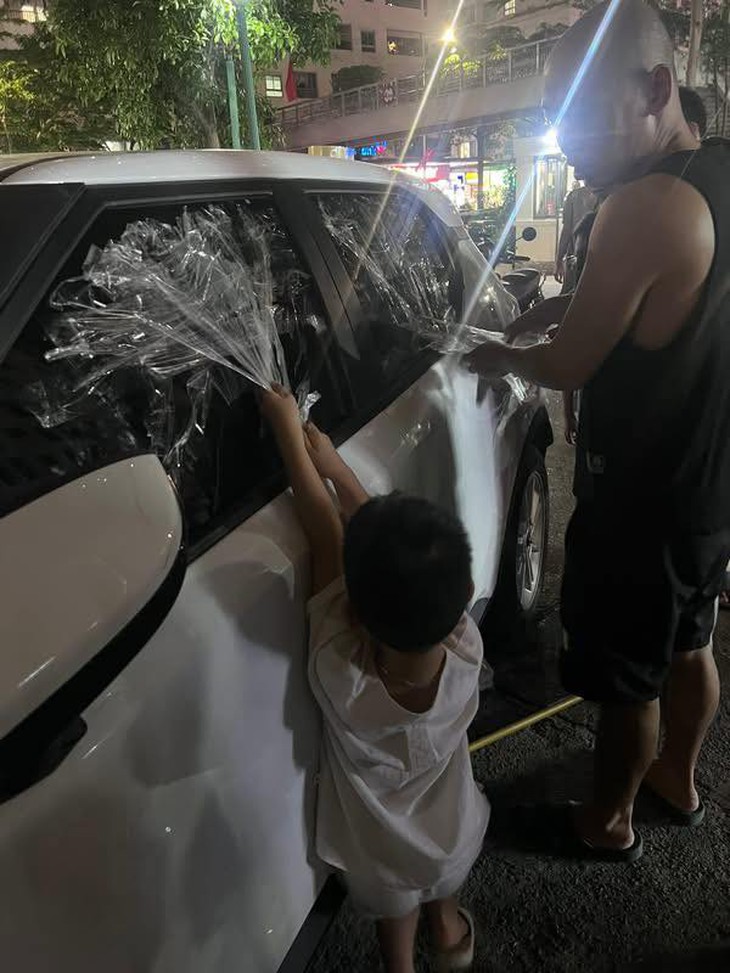 bị nhốt trong ô tô - Ảnh 4.