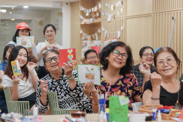 Chăm sóc người già tại nhà là 'mỏ vàng' của 'kinh tế bạc' - Ảnh 2.