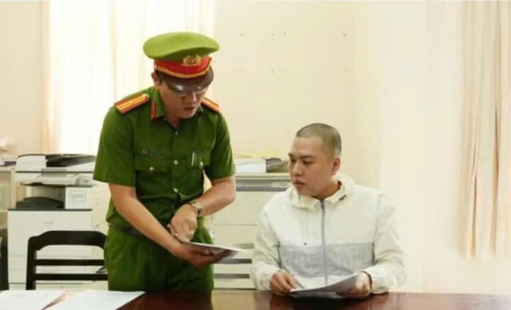 Khởi tố, tạm giam người đàn ông 'nổ' là cán bộ quân đội để lừa đảo - Ảnh 2.