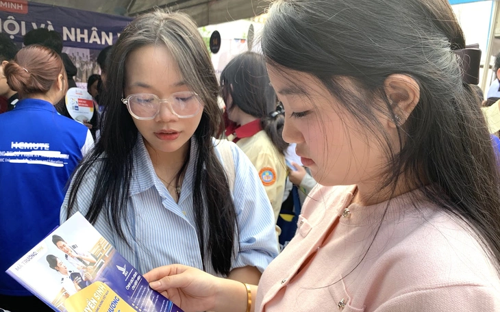 Bộ Giáo dục và Đào tạo quy định mới về trọng số toán, văn trong xét tuyển đại học - Ảnh 2.