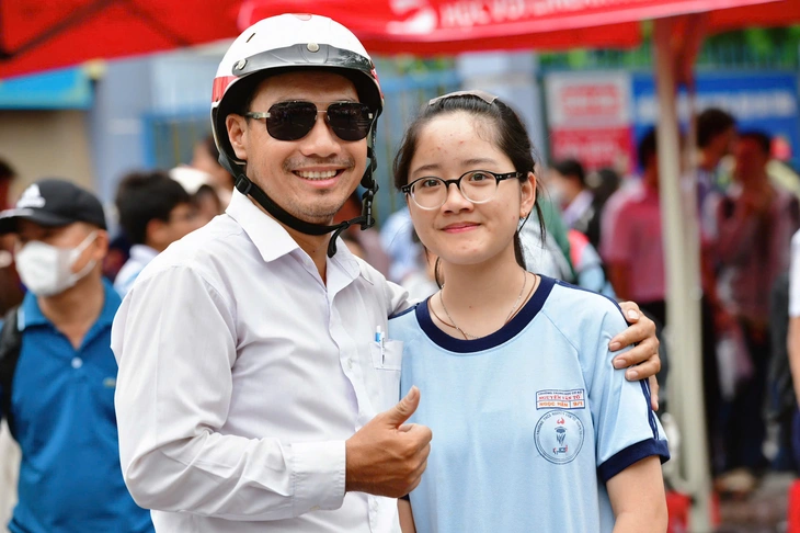 Đề thi văn tuyển sinh lớp 10 TP.HCM: Thí sinh khen đề mở và dễ - Ảnh 10. đề thi - Ảnh 11.