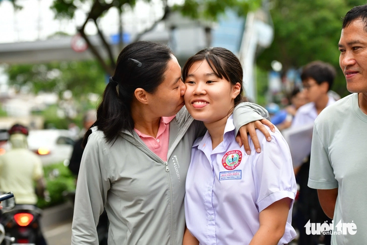 lớp 10 - Ảnh 2.
