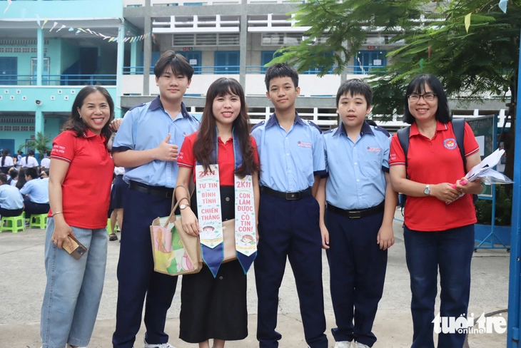 lớp 10 - Ảnh 15.