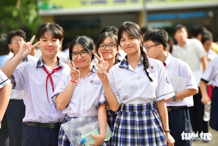 thi tiếng Anh - Ảnh 13.