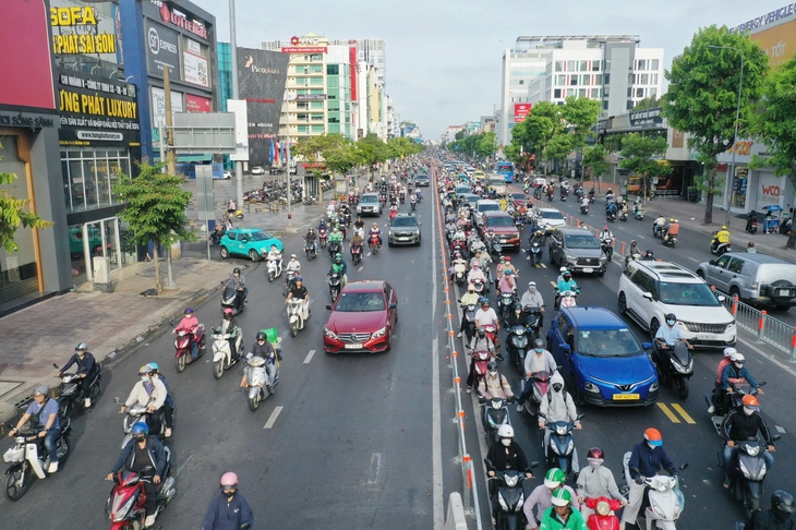 Nghĩ về cái 'gan' trên đường Cộng Hòa - Ảnh 1. đường Cộng Hòa - Ảnh 1.