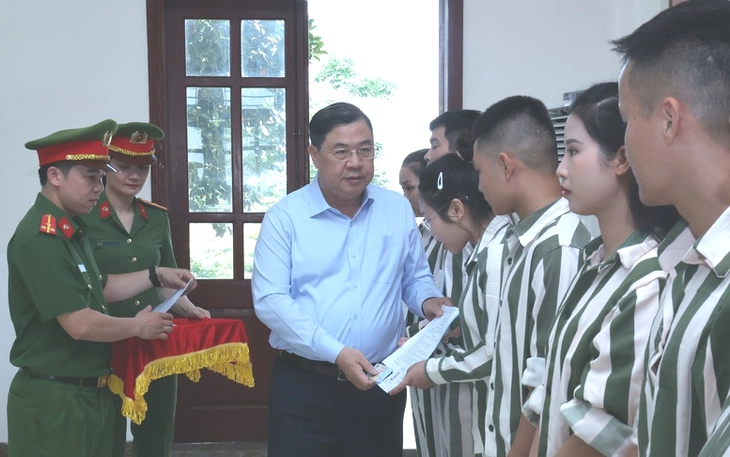 Phó thủ tướng thường trực Phạm Gia Túc: Đặc xá là bước khởi đầu của con đường hướng thiện - Ảnh 2.