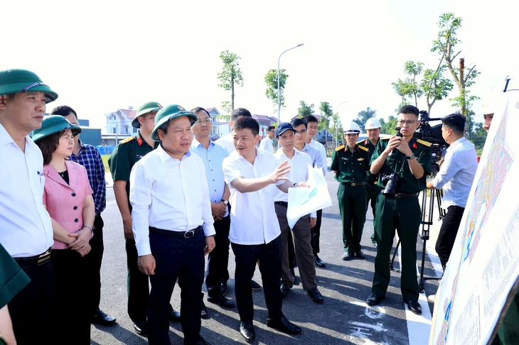Chủ tịch Hà Nội: Xây dựng các khu tái định cư chất lượng để dân nhìn thấy điều kiện sống mới tốt hơn - Ảnh 1.