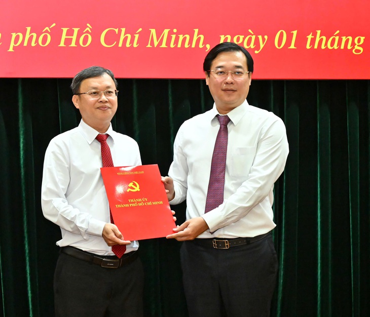 TP.HCM trao quyết định cho Bí thư phường An Khánh và An Phú Đông - Ảnh 2.