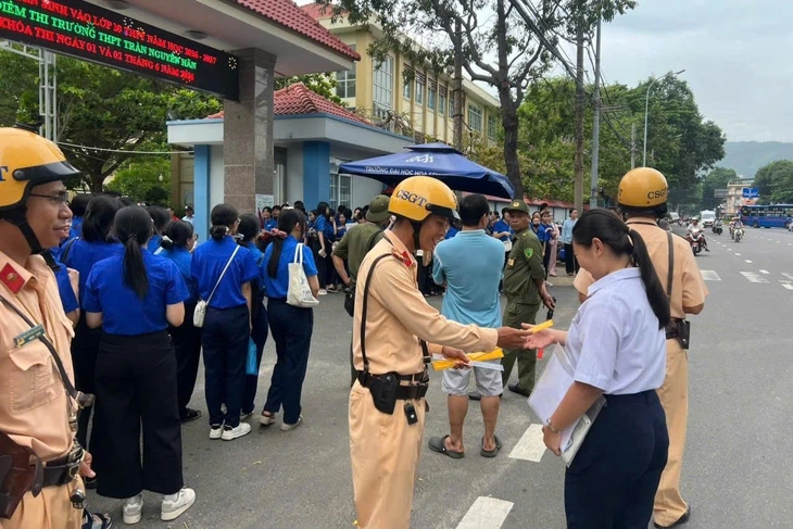CSGT TP.HCM đảm bảo giao thông, phục vụ kỳ thi tuyển sinh lớp 10 năm học 2026-2027 - Ảnh 3.