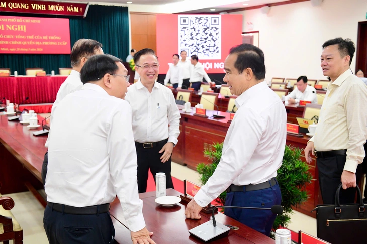 Bí thư Trần Lưu Quang: Lấy người dân, doanh nghiệp làm trung tâm phục vụ, tiếp tục cắt giảm thủ tục - Ảnh 2.