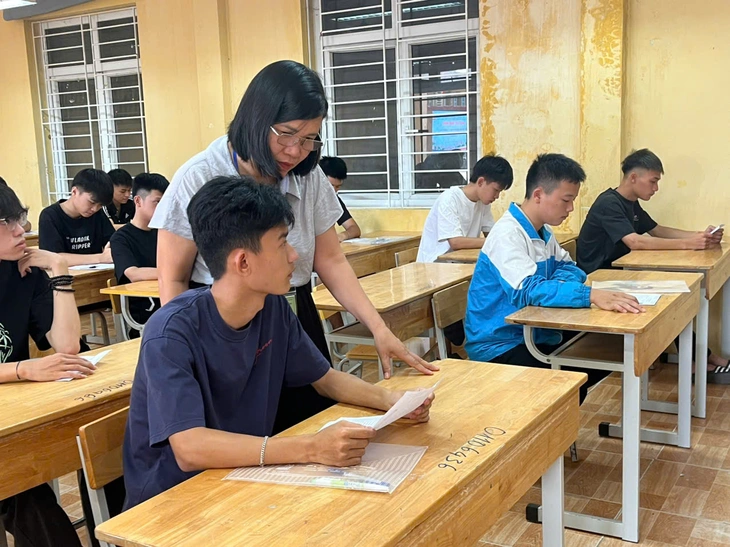 Hơn 1,2 triệu thí sinh làm thủ tục dự thi tốt nghiệp THPT 2026 - Ảnh 4. Hơn 1,2 triệu thí sinh làm thủ tục dự thi tốt nghiệp THPT 2026 - Ảnh 4.