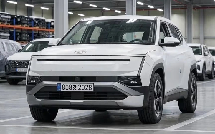 Hyundai Santa Fe mới lộ rõ hơn thiết kế: Bỏ chi tiết quen thuộc, cabin như xe điện - Ảnh 7.