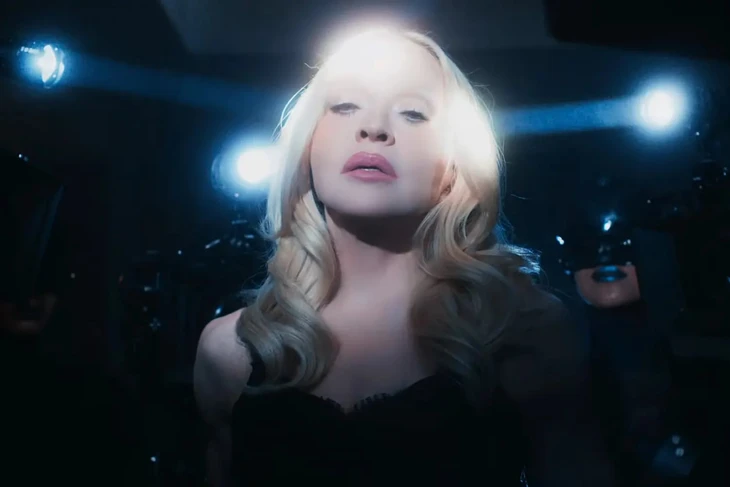 Quá choáng với phim âm nhạc ngắn Confessions II - The Film đầy táo bạo của Madonna - Ảnh 1.