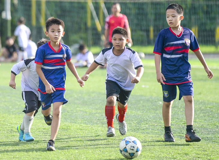 Không thể giao trẻ em cho mạng xã hội: Tìm sân chơi vận động cho trẻ - Ảnh 1. mạng xã hội - Ảnh 1.