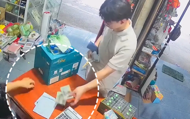 Xử phạt người ‘chặt chém’ du khách 430.000 đồng cho 10 chiếc bánh rán - Ảnh 2.