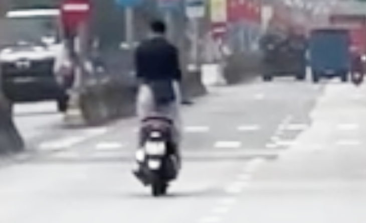 buông hai tay - Ảnh 1.