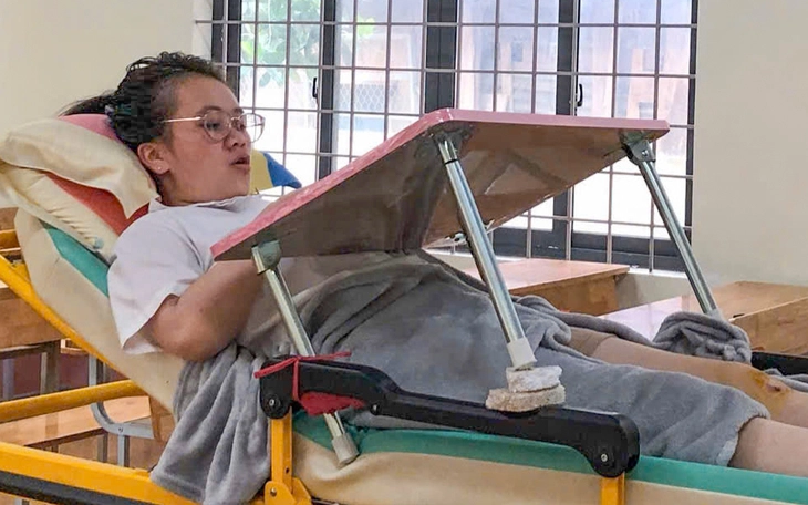 Lính biên phòng tiếp sức bánh mì, sữa cho sĩ tử, sẵn sàng vượt đèo núi đón thí sinh - Ảnh 2.