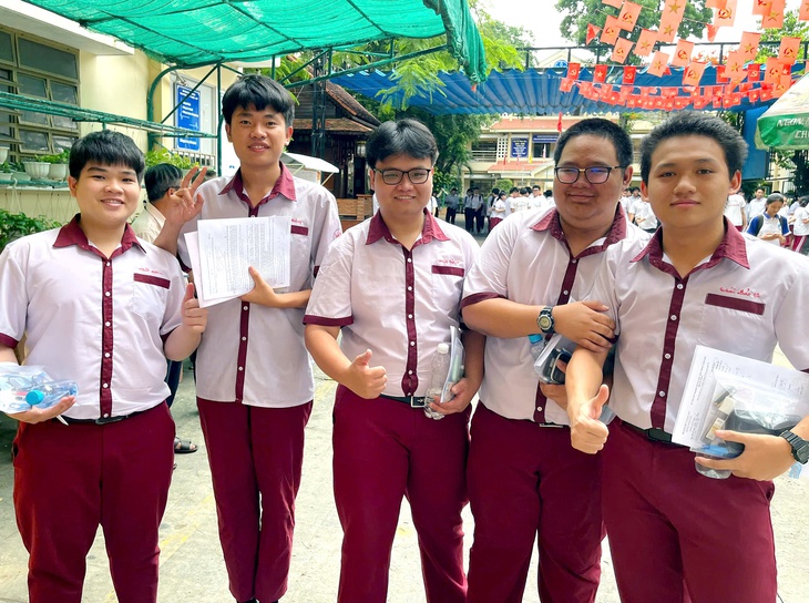 Đề toán thi tốt nghiệp THPT 2026: Dễ lấy điểm 7-8, khó có nhiều điểm 10 - Ảnh 18.