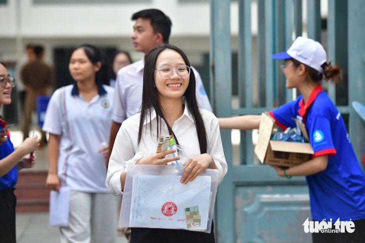 Đề văn thi tốt nghiệp THPT 2026 - Ảnh 3. đề văn - Ảnh 3.