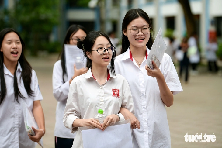 Đề văn thi tốt nghiệp THPT 2026: Thí sinh nói vừa sức, rạng rỡ rời phòng thi - Ảnh 11. đề văn - Ảnh 11.