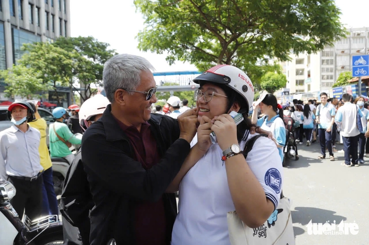 ‘Bình tĩnh thi nha con, không có gì phải áp lực’ - Ảnh 10.