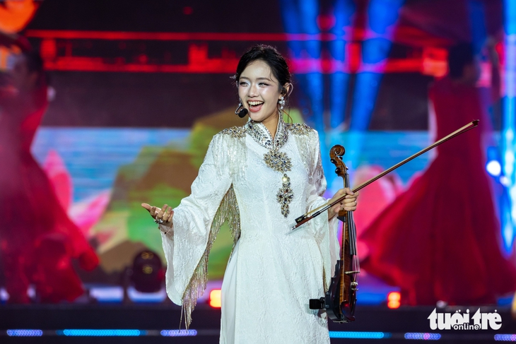 Tạ Minh Tâm, Phương Mỹ Chi hát về ‘Tổ quốc bình yên’ và những chiến công thầm lặng - Ảnh 7. Tổ quốc bình yên - Ảnh 7.