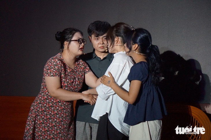 Chia sẻ với bố mẹ về ước mơ nghề nghiệp hay lẳng lặng làm theo ý mình? - Ảnh 2. Chia sẻ với bố mẹ về ước mơ nghề nghiệp hay lẳng lặng làm theo ý mình? - Ảnh 2.