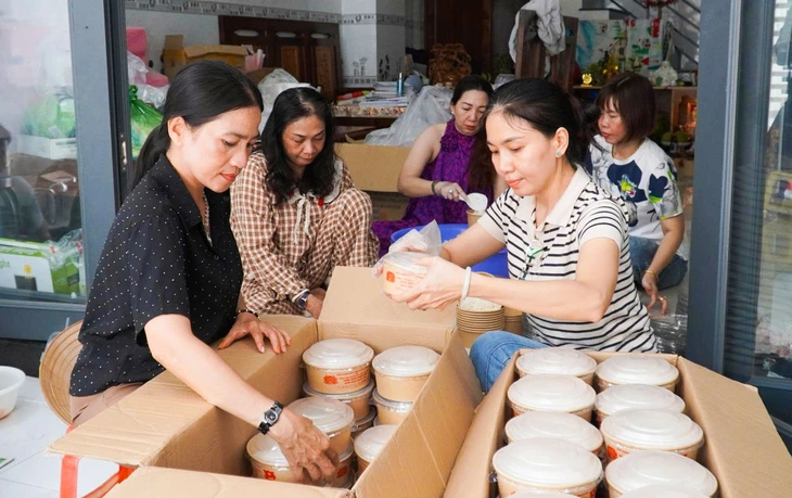 bữa cơm gia đình - Ảnh 2.