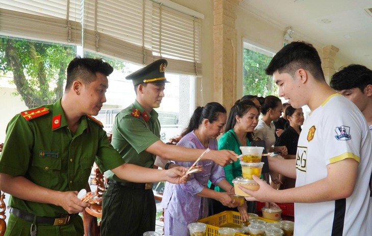 bữa cơm gia đình - Ảnh 3.