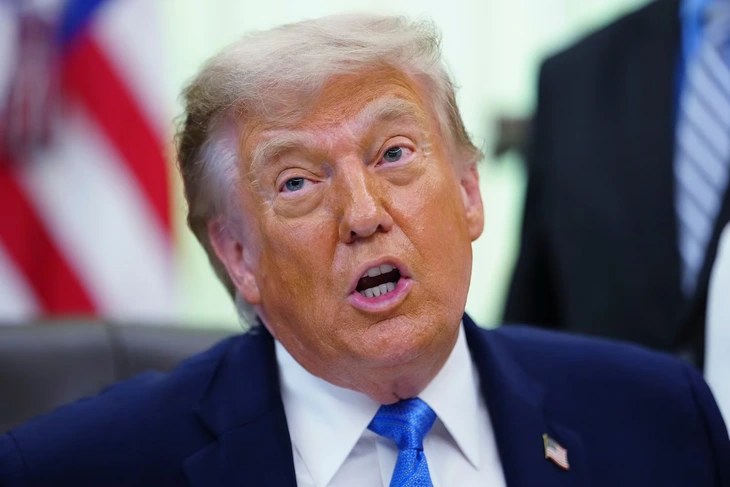 Ông Trump tuyên bố Mỹ bí mật đưa 100 triệu thùng dầu qua eo biển Hormuz - Ảnh 1. eo biển Hormuz - Ảnh 1.