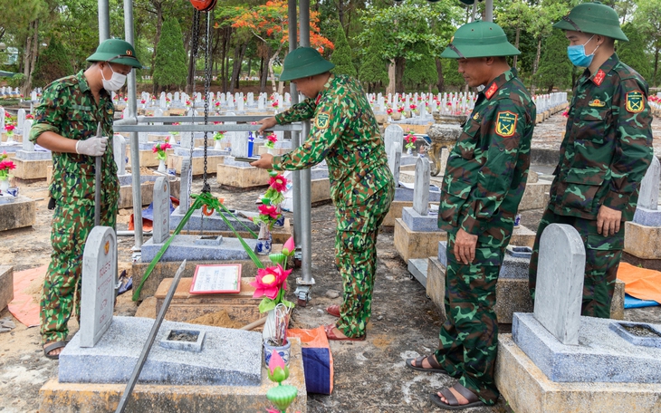 Phó Thủ tướng Hồ Quốc Dũng dự lễ an táng các liệt sĩ quân tình nguyện Việt Nam - Ảnh 14.