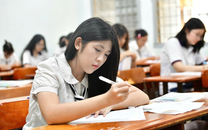 Đề văn thi tốt nghiệp THPT 2026: Không khó nhưng đủ ‘xoắn não’ với AI và Steve Jobs Việt Nam - Ảnh 5.